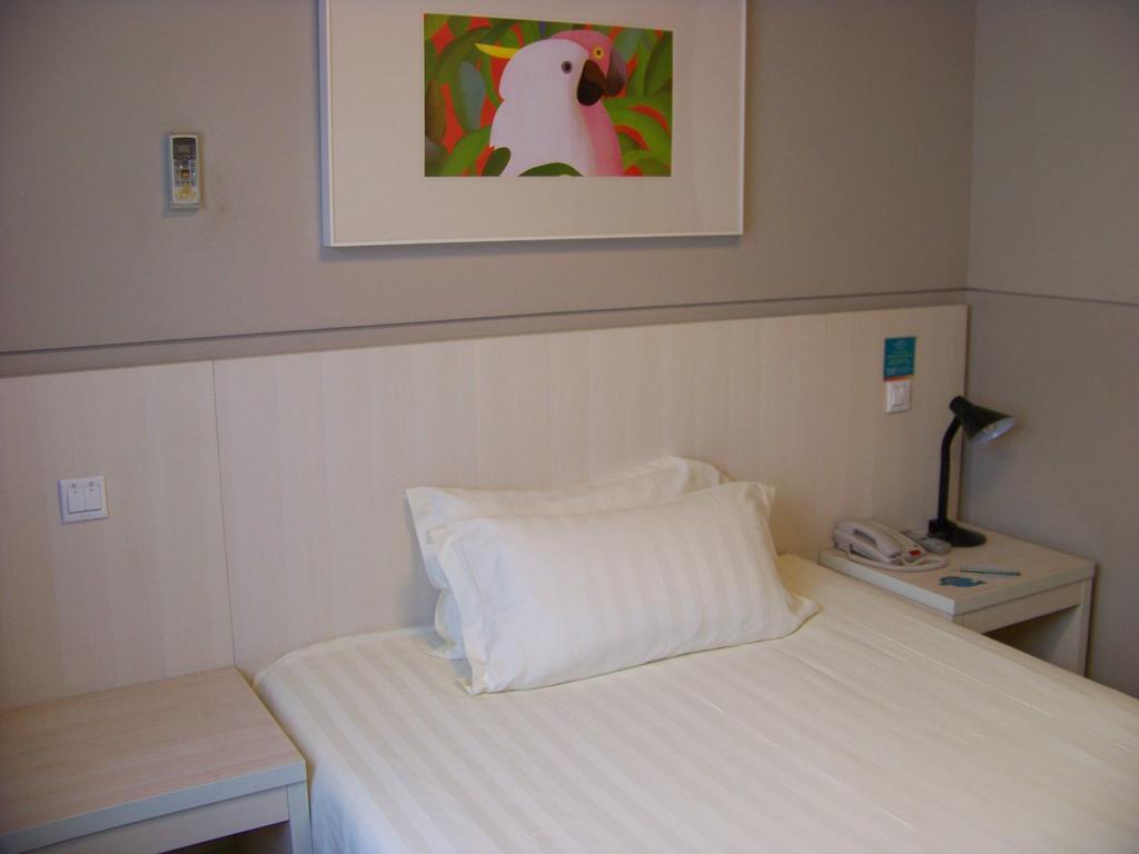 Jinjiang Inn Shenzhen Airport Room photo